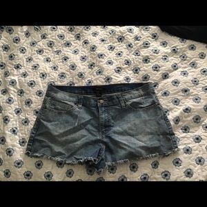 FORVER 21 DISTRESSED SHORTS